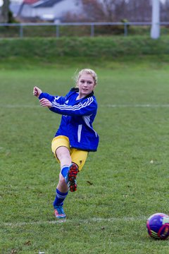 Bild 40 - B-Juniorinnen TSV Gnutz o.W. - SV Henstedt Ulzburg II : Ergebnis: ca. 5:0